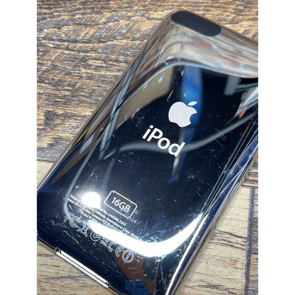 Apple iPod Touch (2nd Generation) 16GB Model:A1288 W/ Bundle Cable & Adapter - Picture 3 of 5